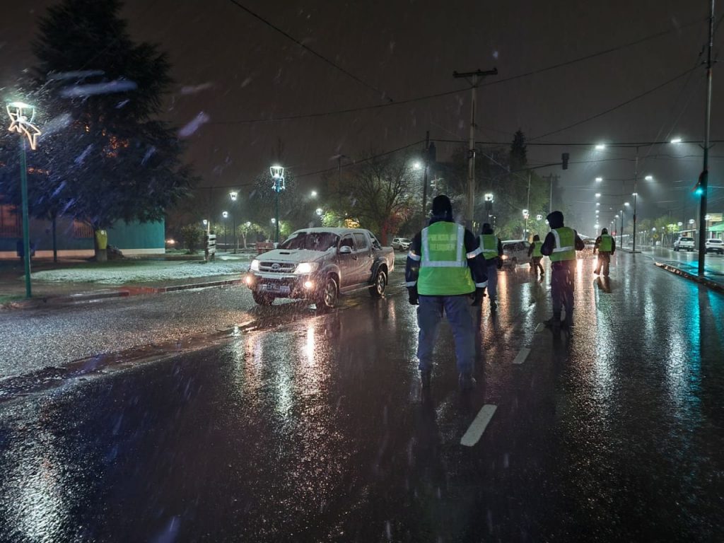 Controles Plaza Huincul avenida San Martín