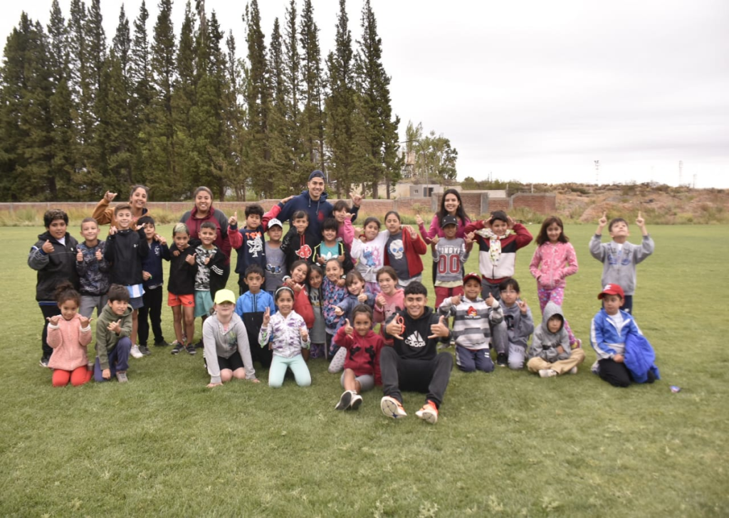 La colonia de verano 2023 convoca a cientos de niñas y niños en Plaza Huincul  thumbnail