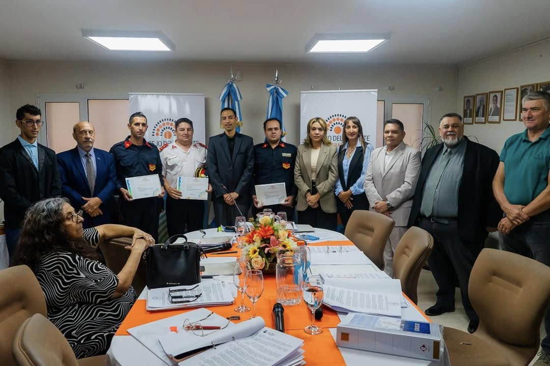 Bomberos de Cutral Co fueron reconocidos por colaborar en los incendios ...